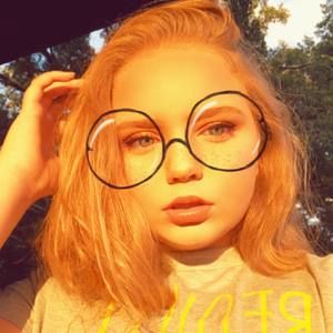 Meet your Posher, Lyssa